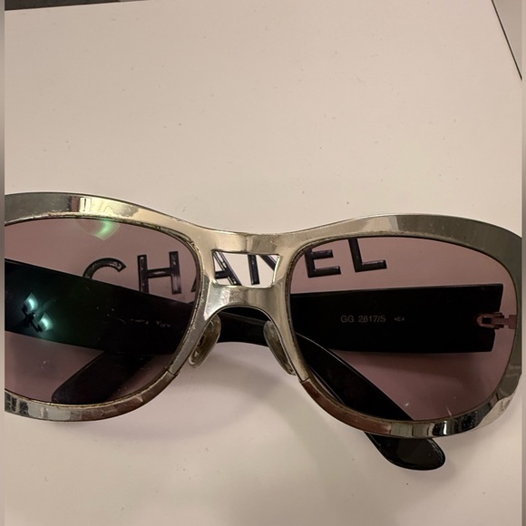 Gucci Silver and Black Women's Sunglasses - Picture 1 of 6